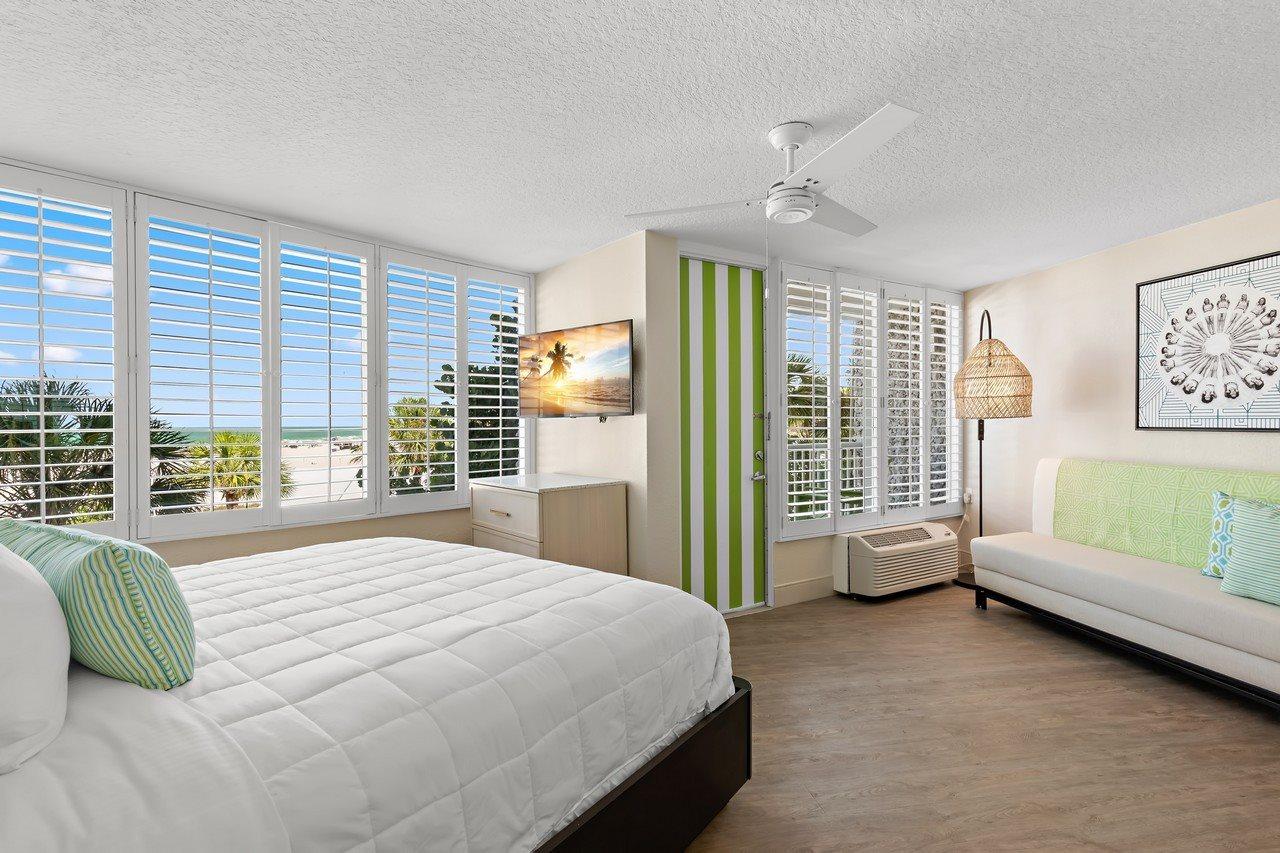 Bellwether Beach Resort St. Pete Beach Extérieur photo