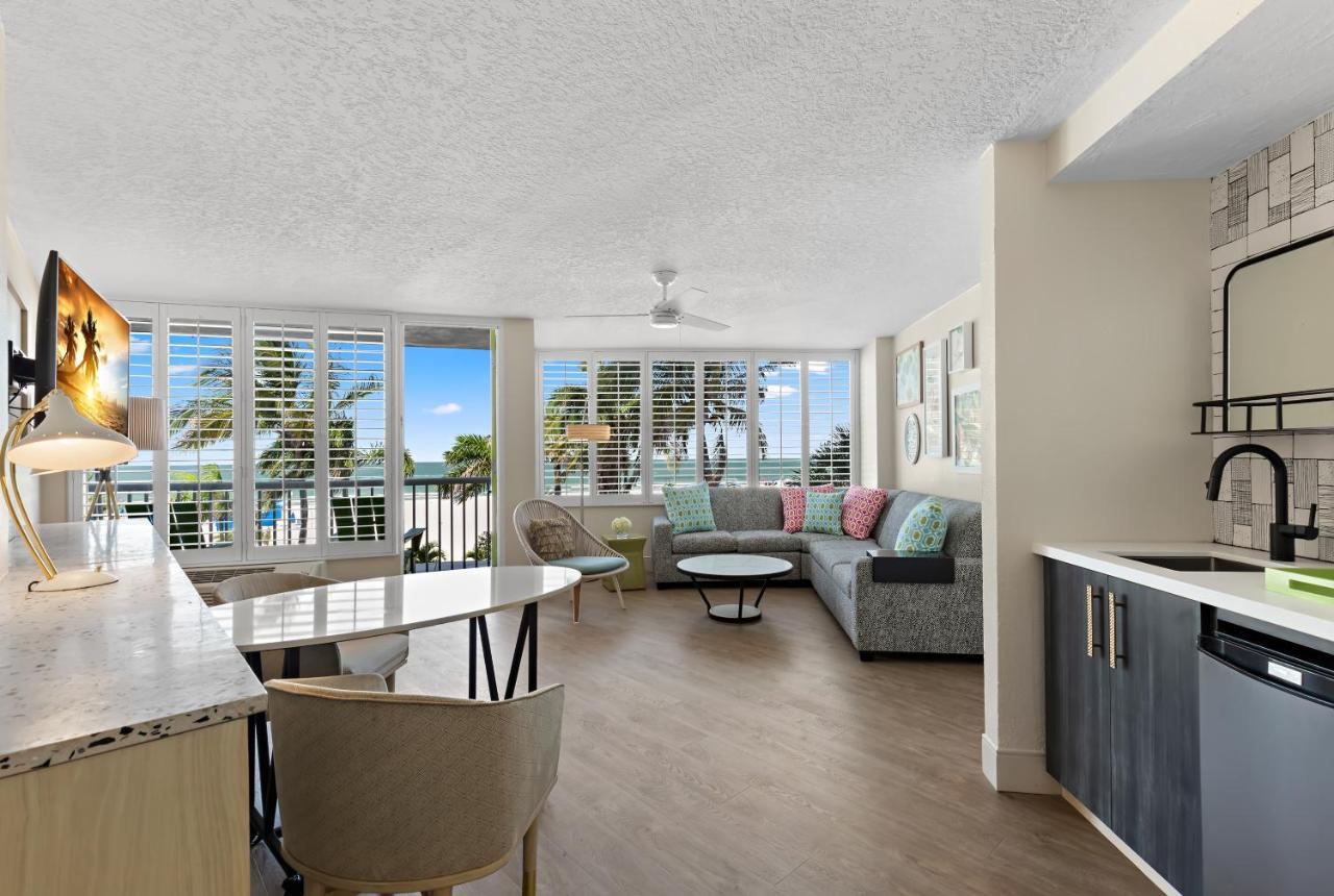 Bellwether Beach Resort St. Pete Beach Extérieur photo