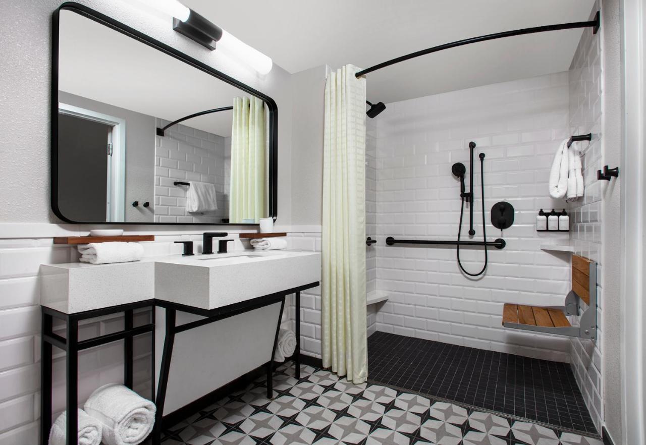 Bellwether Beach Resort St. Pete Beach Extérieur photo