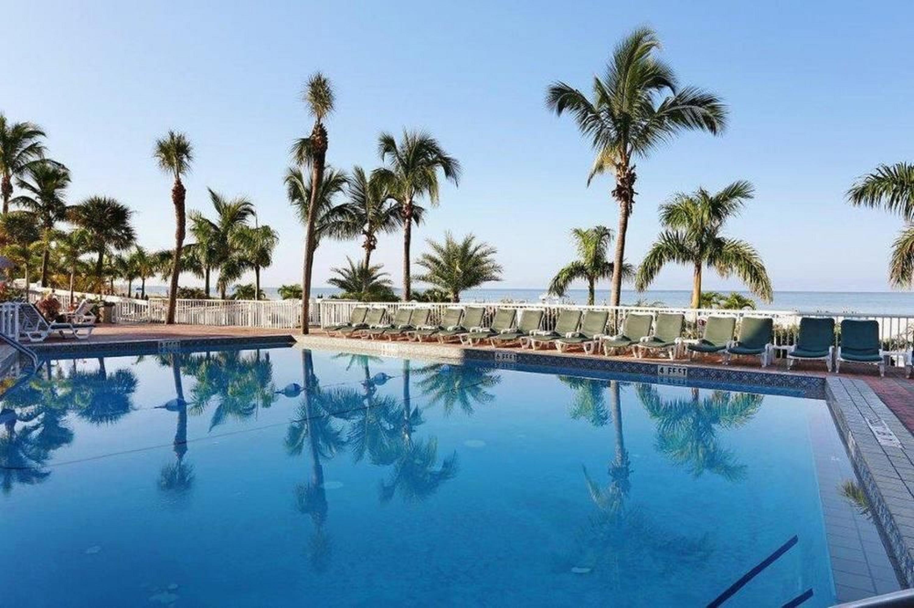 Bellwether Beach Resort St. Pete Beach Extérieur photo