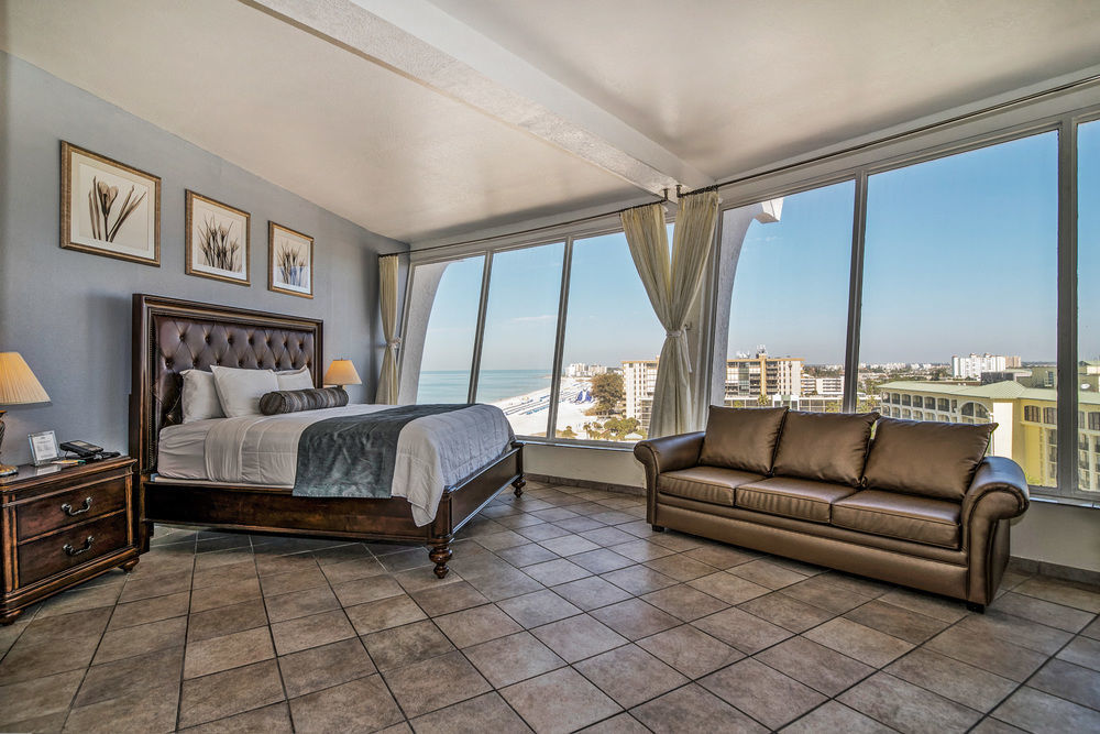 Bellwether Beach Resort St. Pete Beach Extérieur photo
